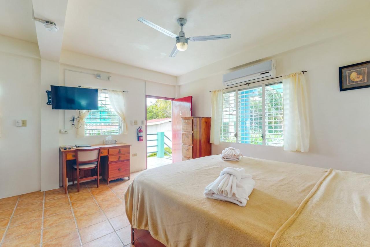Willow 2 At Island Cabanas Gold Standard Certified Caye Caulker Exterior photo